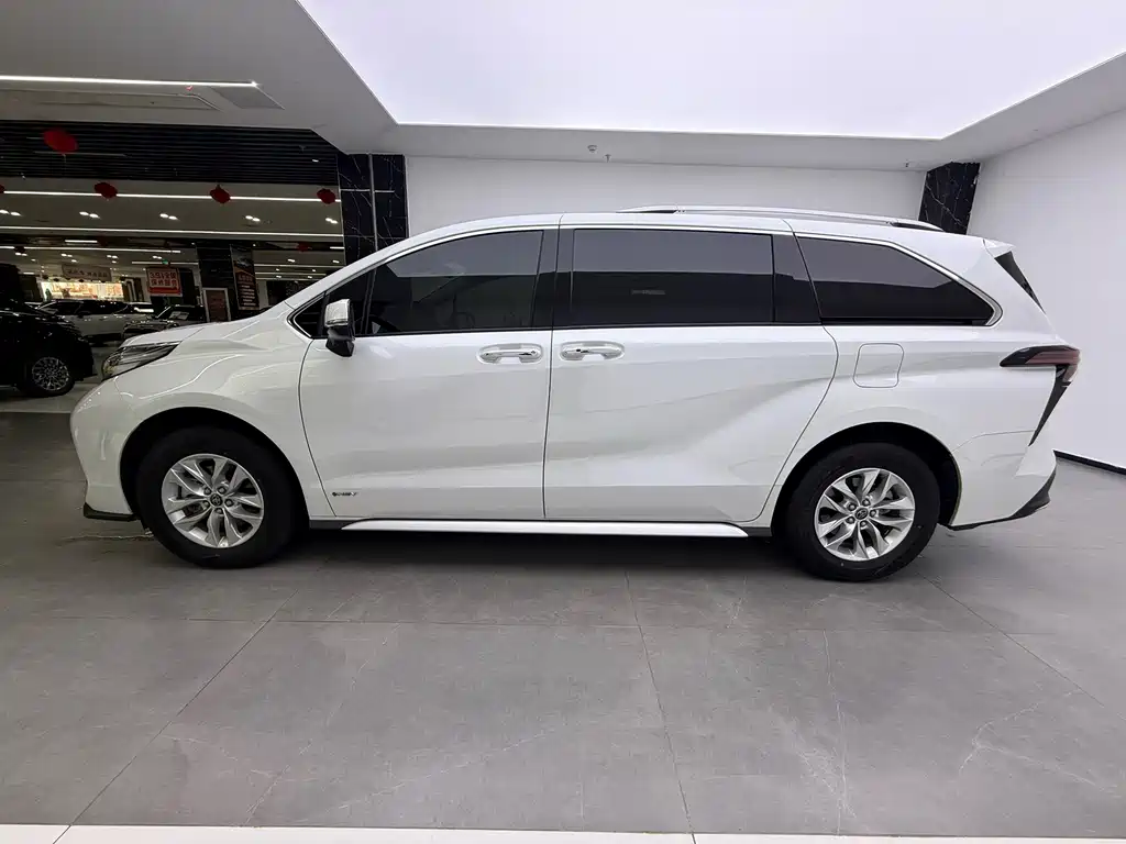 Toyota Granvia — миниатюра 5