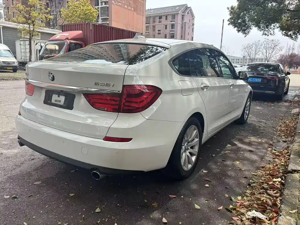 BMW 5 Series GT 5 GT 2013 535i Lead