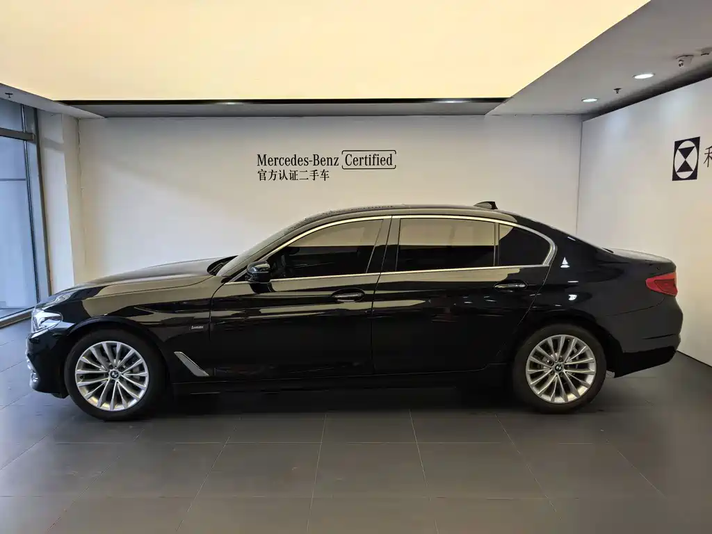 BMW 5 Series — миниатюра 4