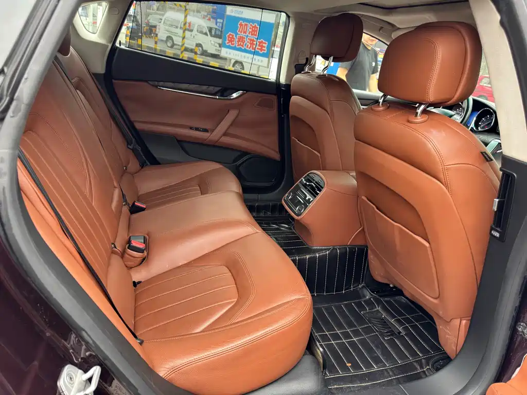 Maserati Quattroporte — миниатюра 12