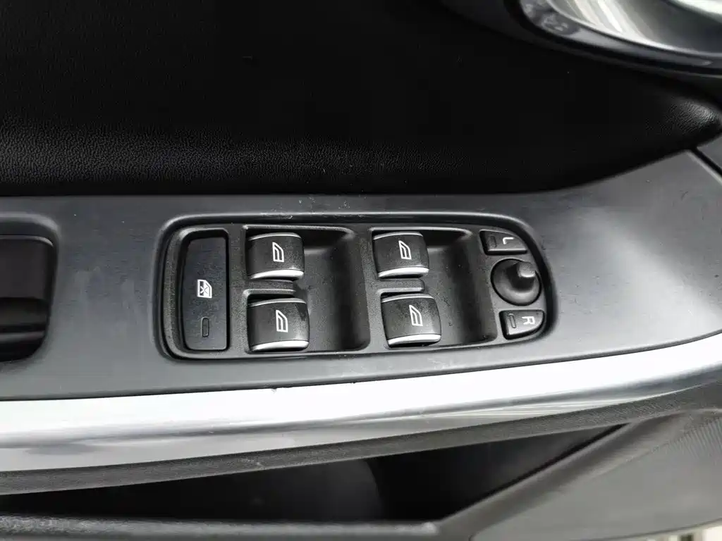 Volvo S60 — миниатюра 9