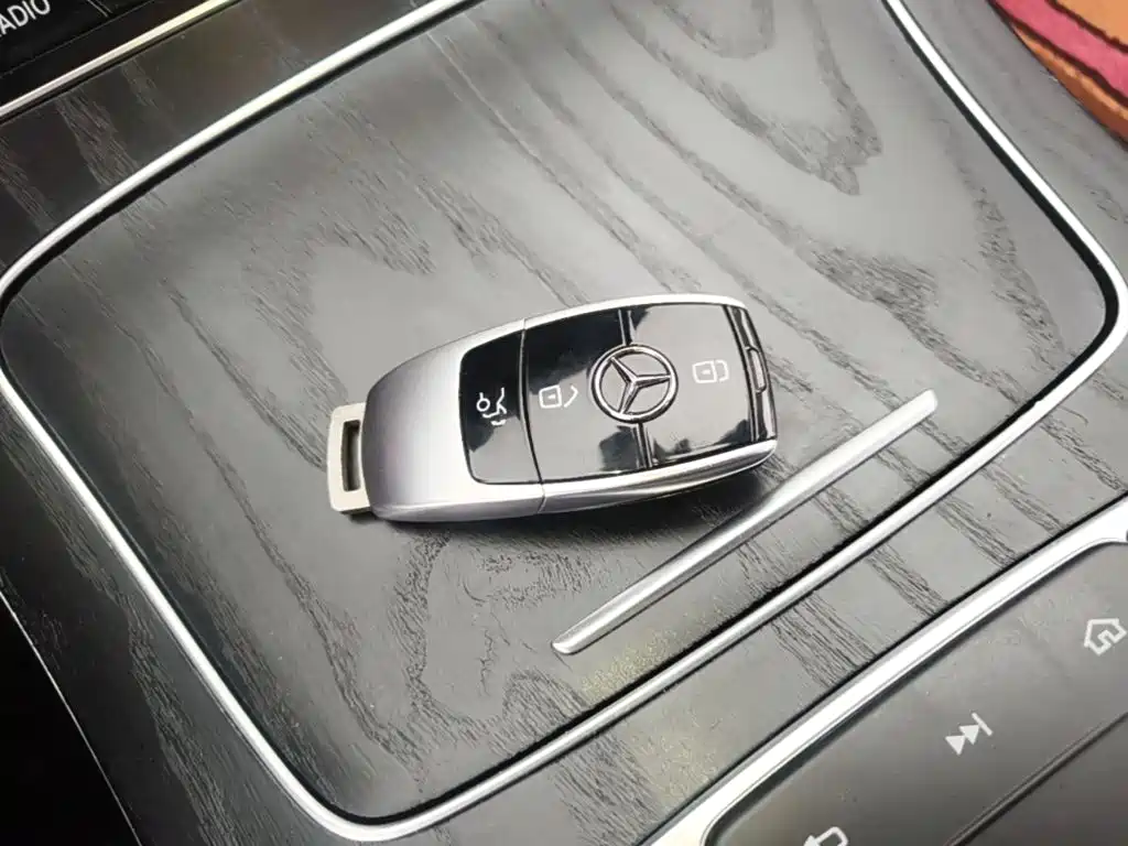 Mercedes-Benz E-Class — миниатюра 9