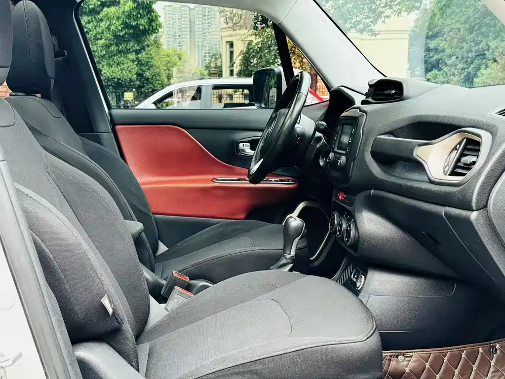 Jeep Renegade 180T Auto Dynamic Energy Edition, фото 10