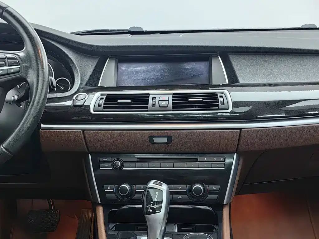 BMW 5 Series GT — миниатюра 12