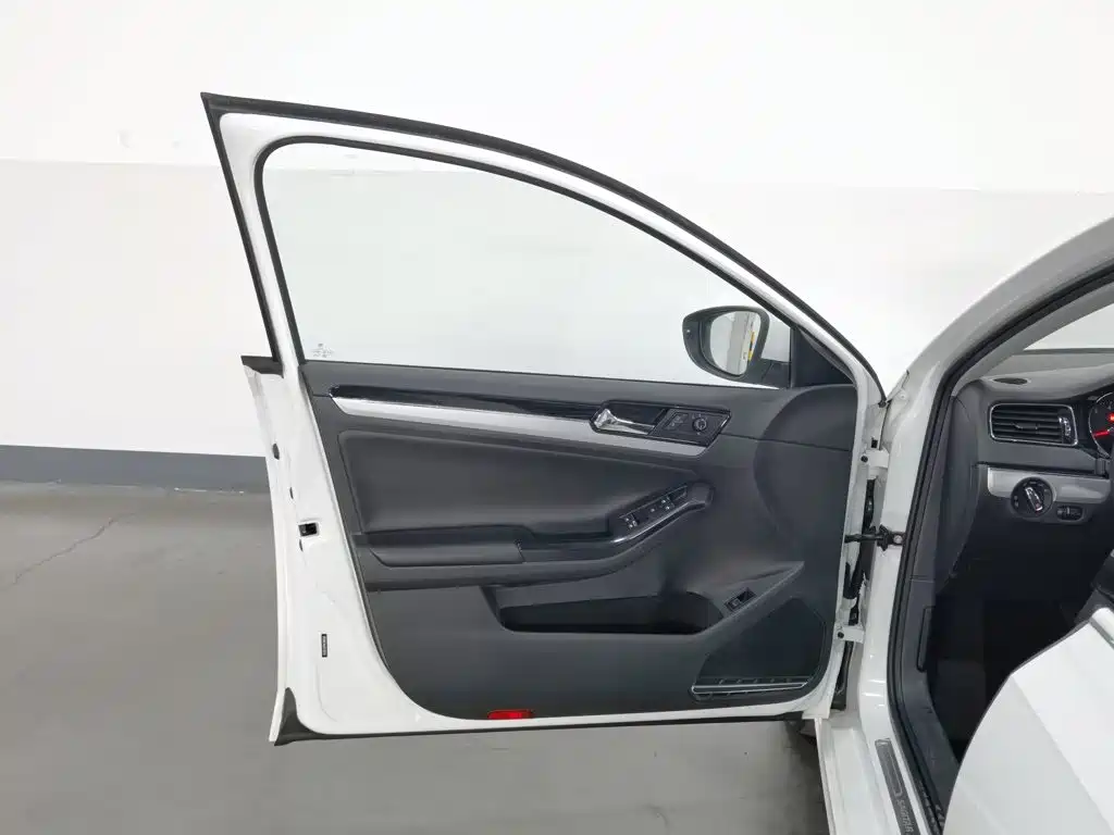 Volkswagen Sagitar — миниатюра 8
