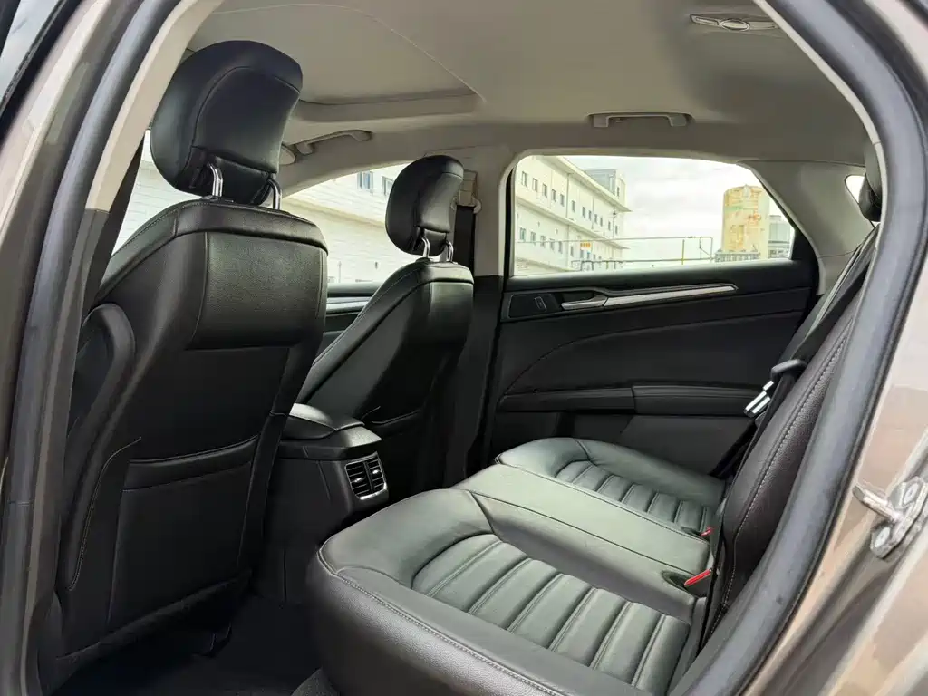 Ford Mondeo — миниатюра 5