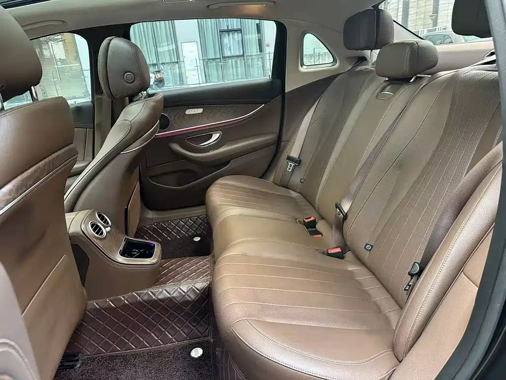 Mercedes-Benz E-Class — миниатюра 7