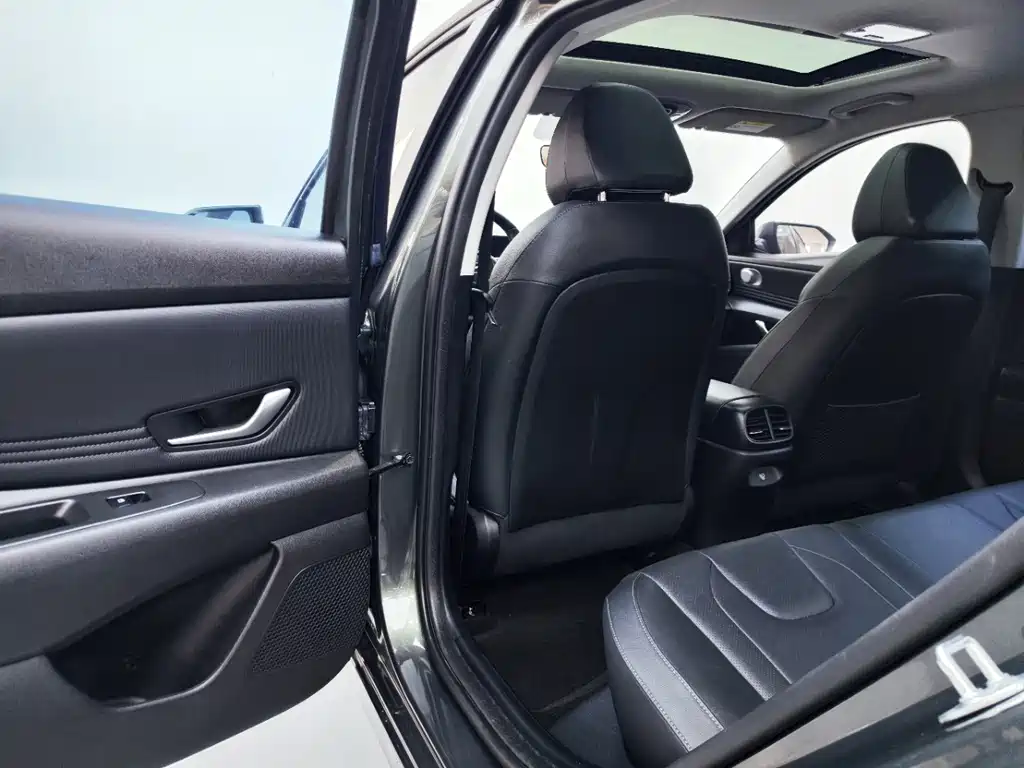 Hyundai Elantra — миниатюра 7