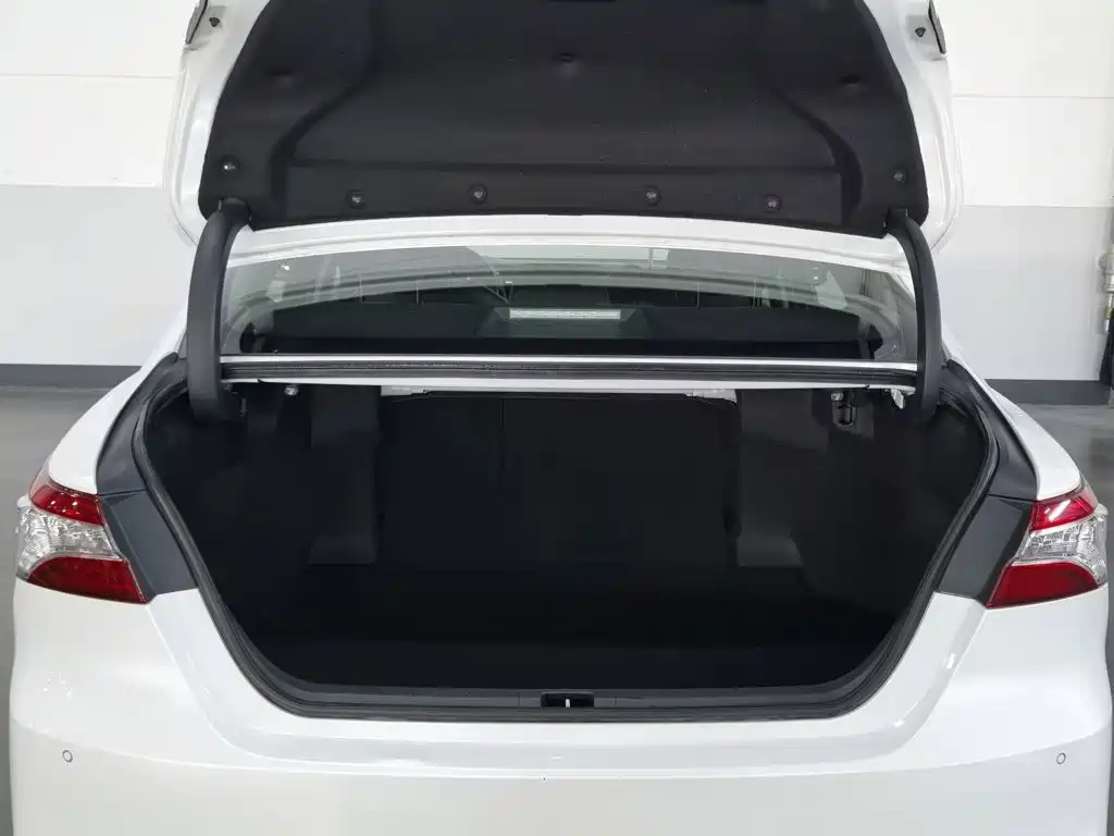 Toyota Camry — миниатюра 16