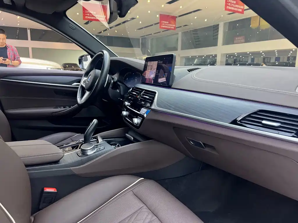 BMW 5 Series — миниатюра 21