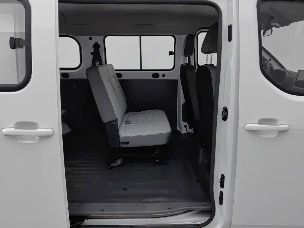 Wuling Yangguang — миниатюра 15