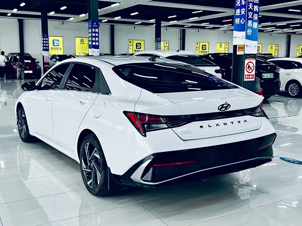 Hyundai Elantra — миниатюра 11
