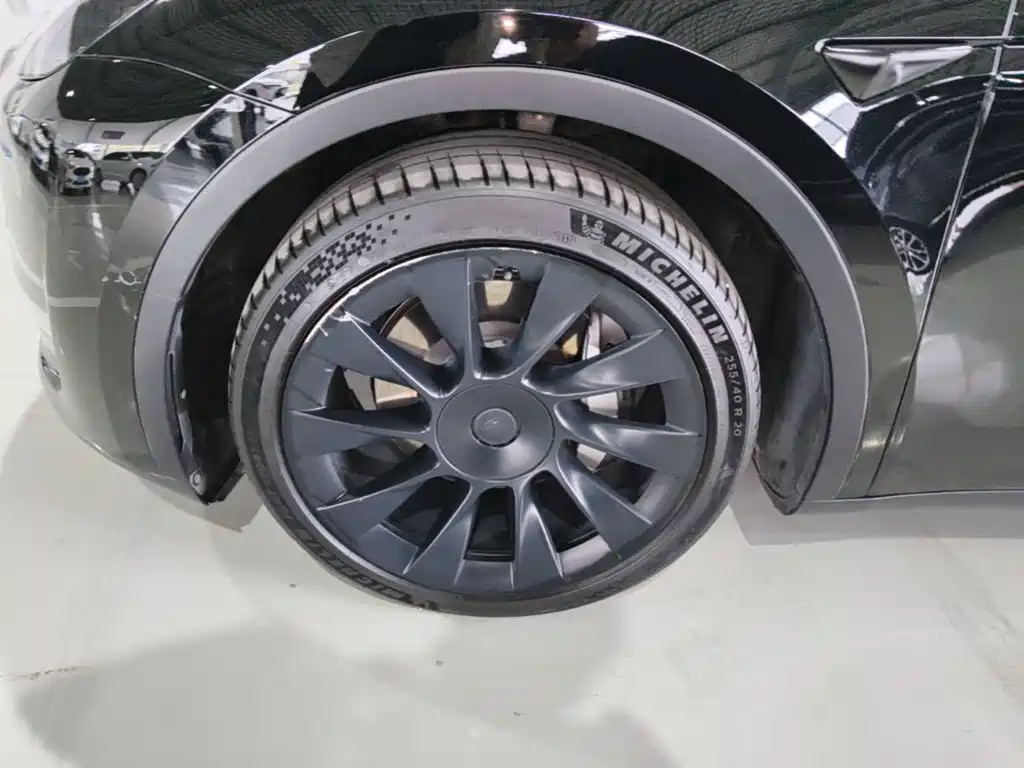 Tesla Model Y — миниатюра 23