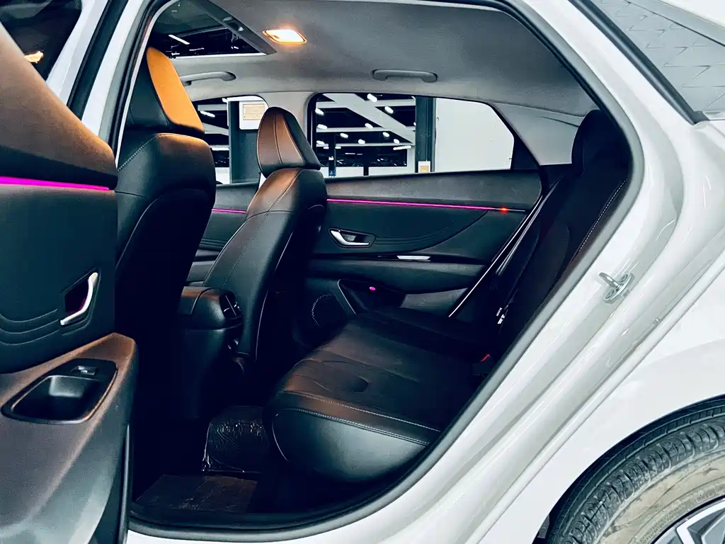 Hyundai Elantra — миниатюра 6