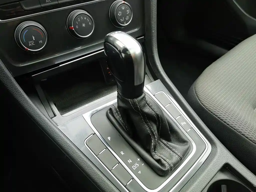 Volkswagen Golf — миниатюра 13