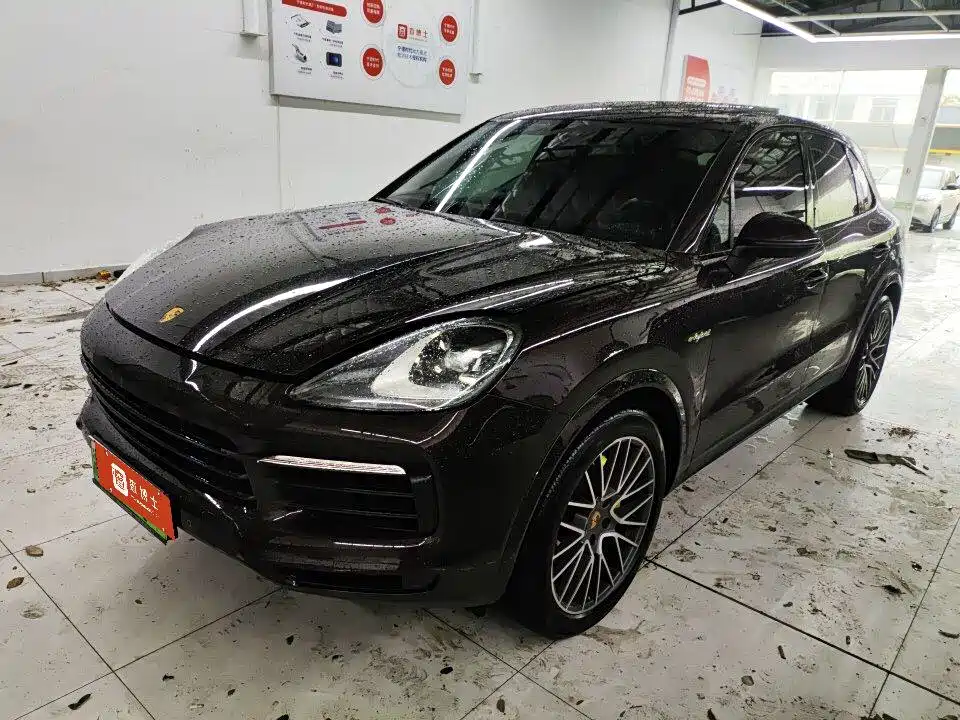 Porsche Cayenne Hybrid 2021