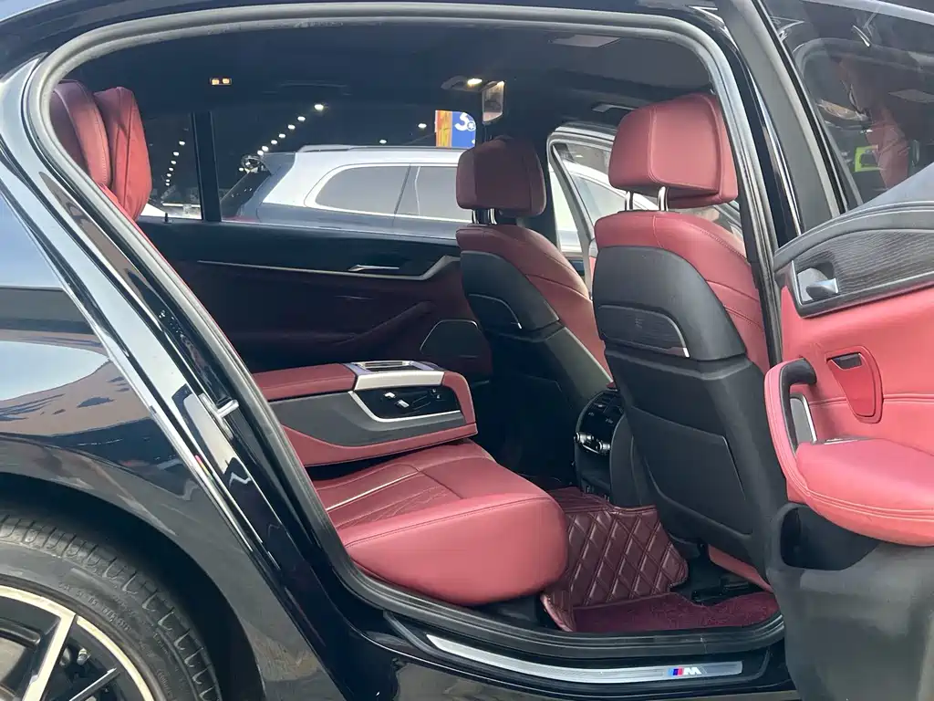 BMW 5 Series — миниатюра 9