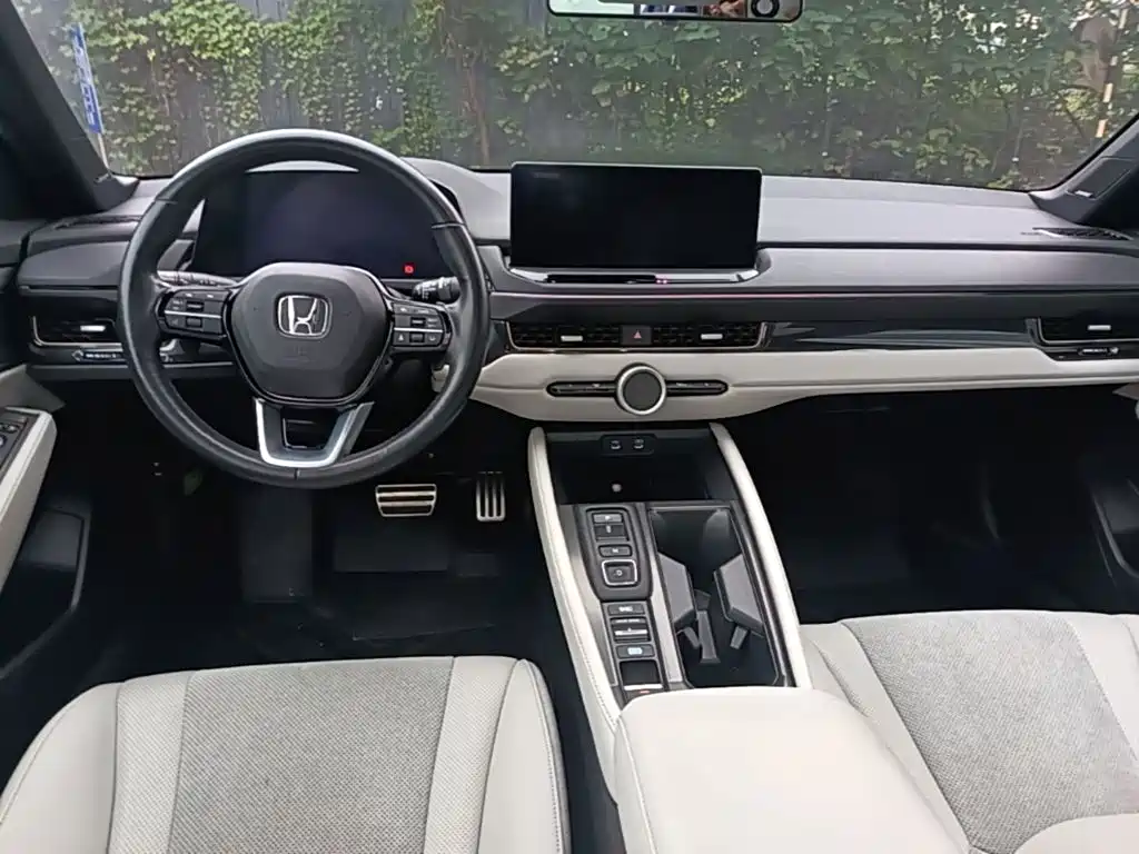 Honda Inspire PHEV — миниатюра 10