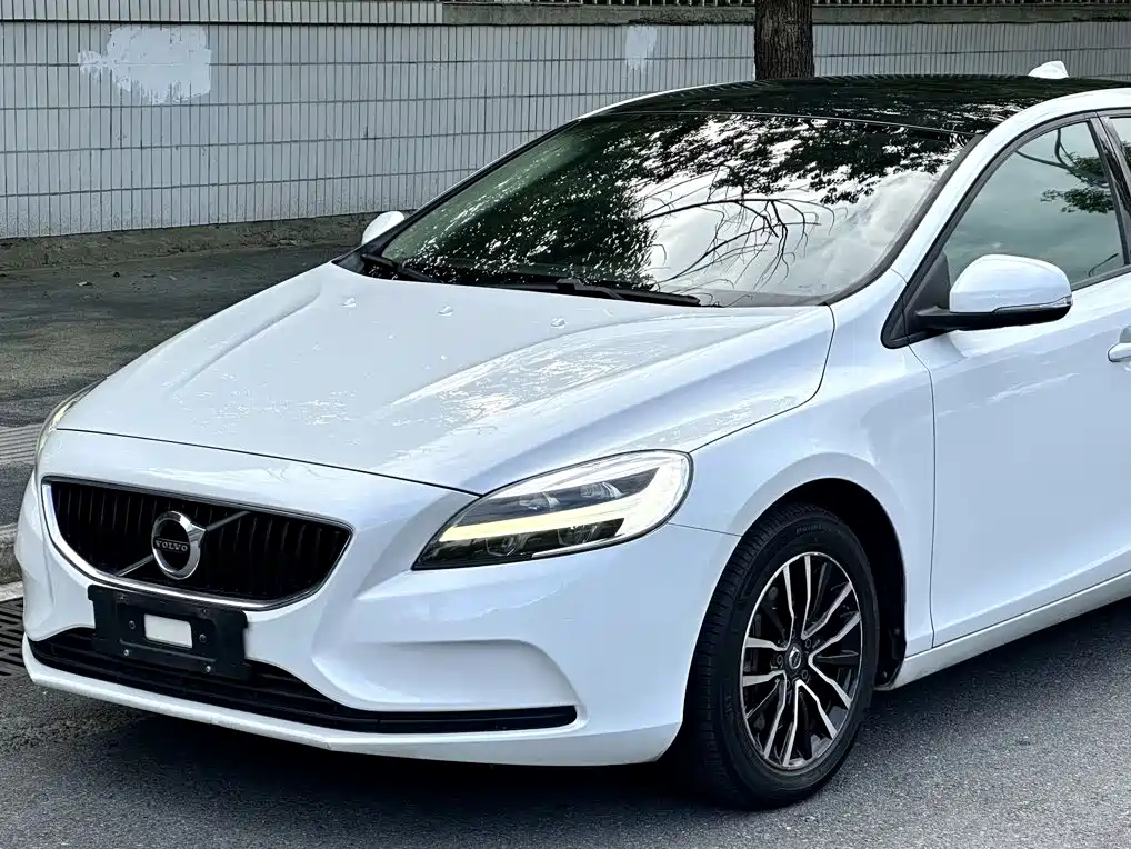 Volvo V40 — миниатюра 2
