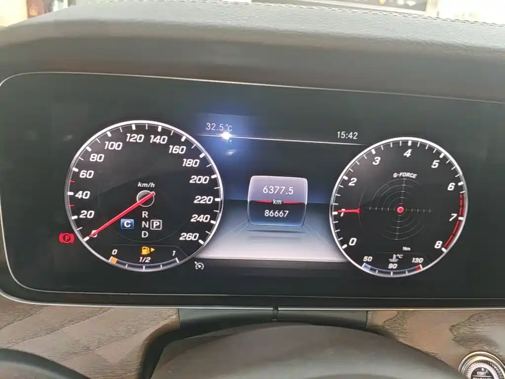 Mercedes-Benz E-Class — миниатюра 12