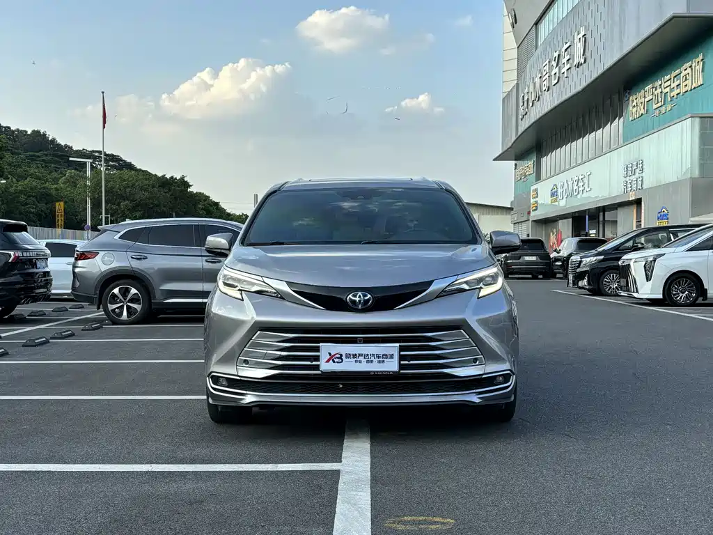 Toyota Sienna — миниатюра 4