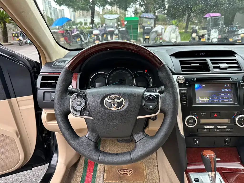 Toyota Camry — миниатюра 17