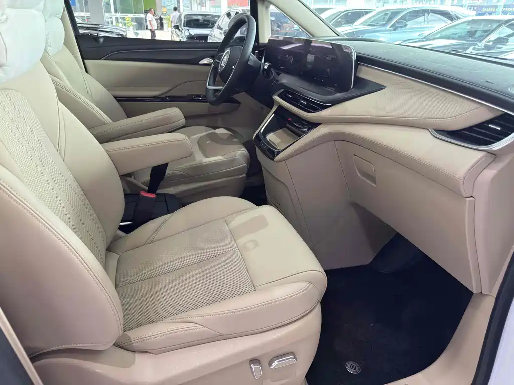 BUICK GL8 NEW ENERGY