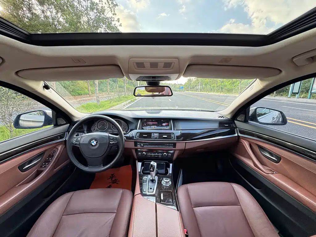 BMW 5 Series — миниатюра 10