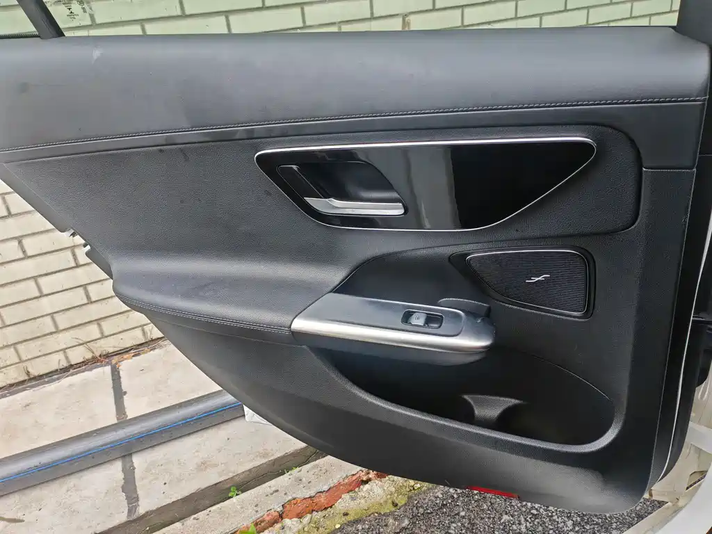 Mercedes-Benz C-Class — миниатюра 5