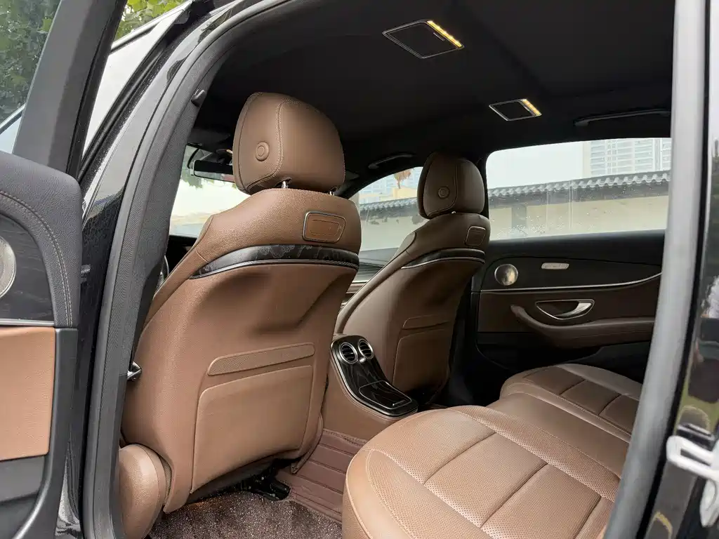 Mercedes-Benz E-Class — миниатюра 5
