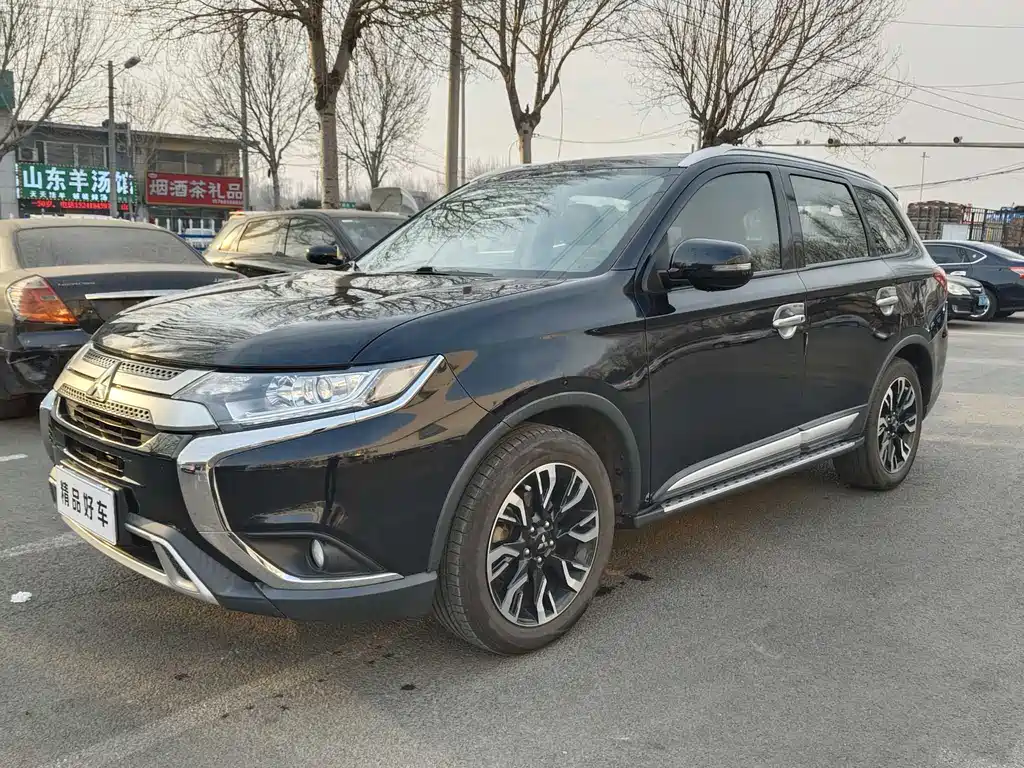 MITSUBISHI OUTLANDER