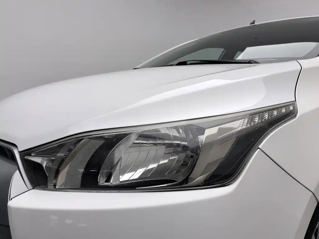 Toyota Yaris L — миниатюра 7