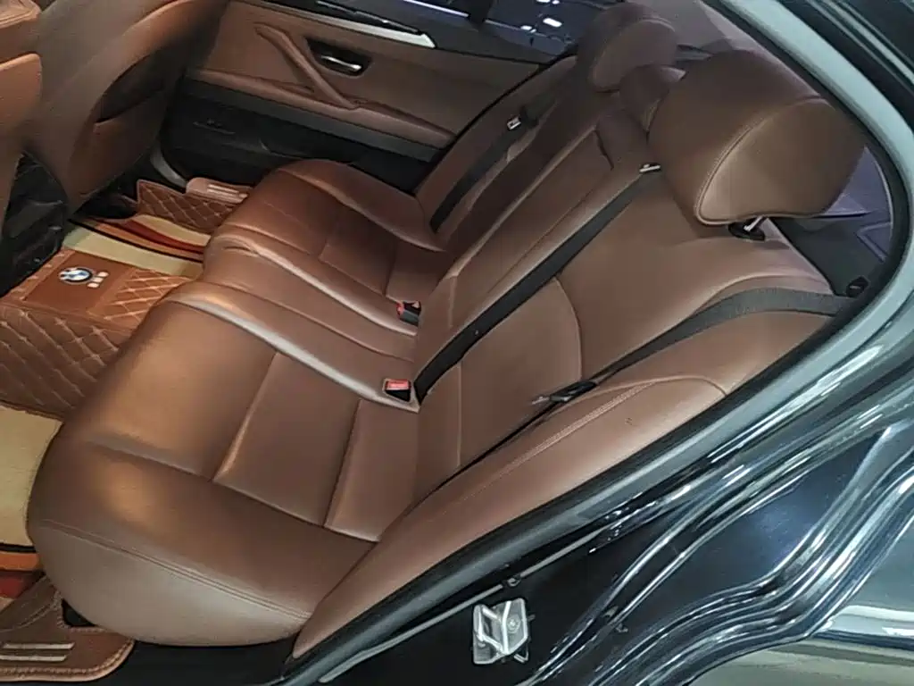 BMW 5 Series — миниатюра 17