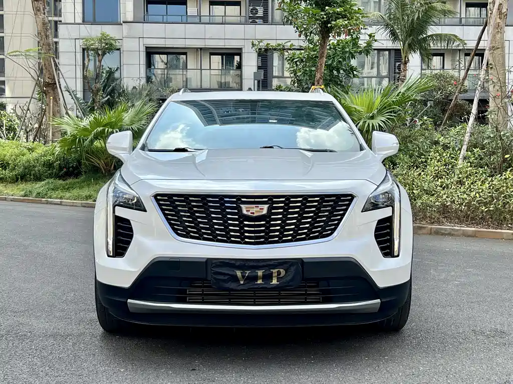 CADILLAC XT4
