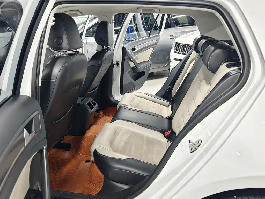 Volkswagen Golf — миниатюра 6