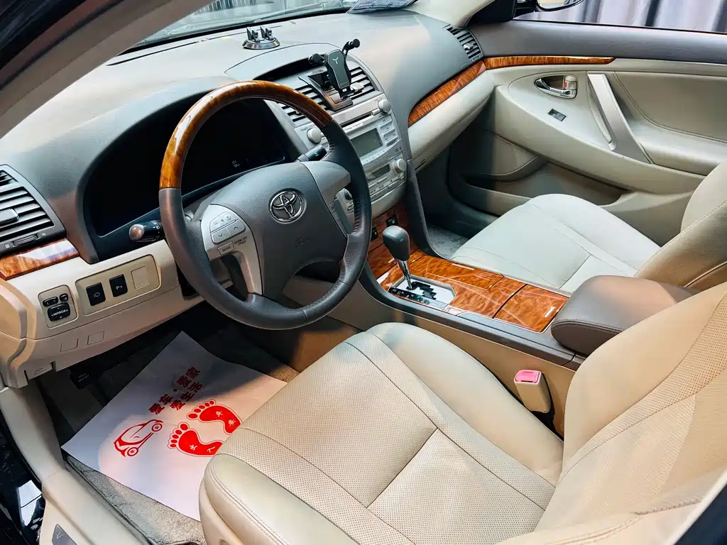 Toyota Camry — миниатюра 8