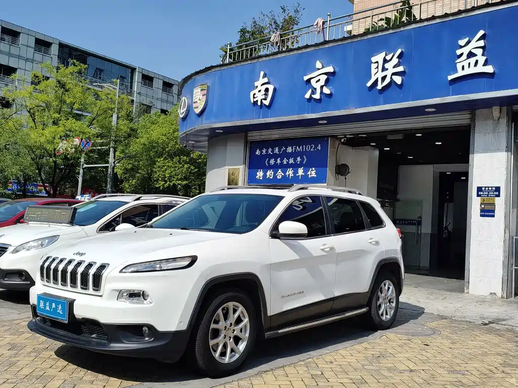 Jeep Cherokee — миниатюра 4