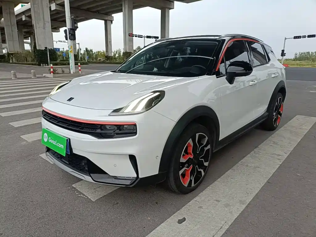 Lynk & Co 06