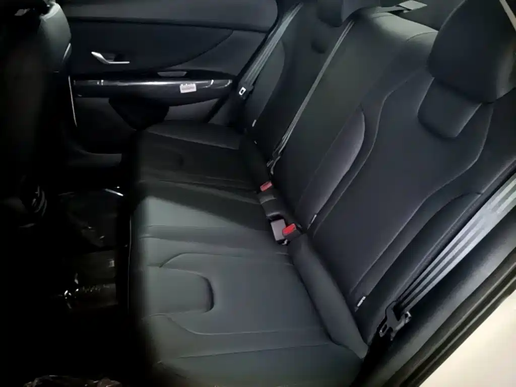 Hyundai Elantra — миниатюра 17