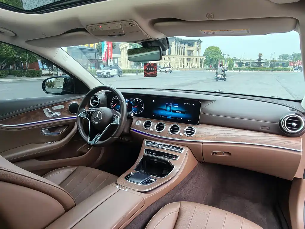 Mercedes-Benz E-Class — миниатюра 17