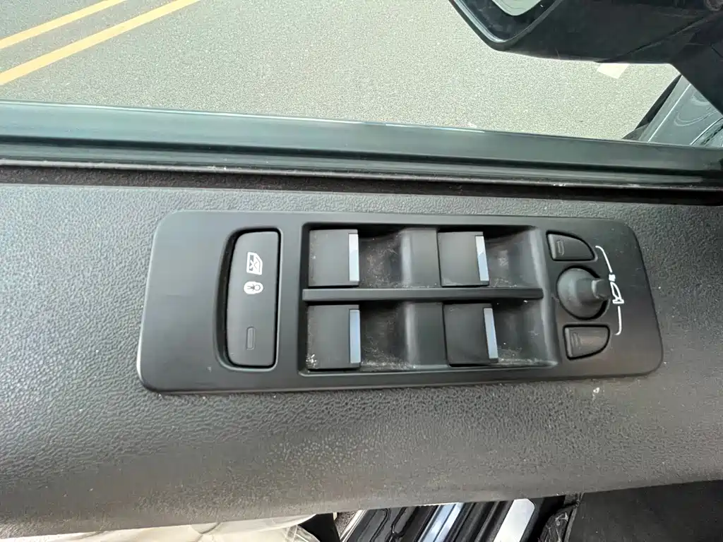 LAND ROVER DISCOVER SPORTS