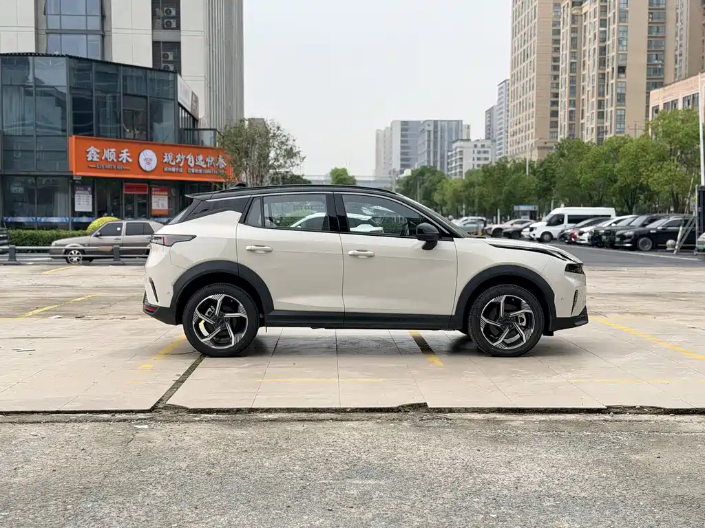 Lynk & Co 06 — миниатюра 8