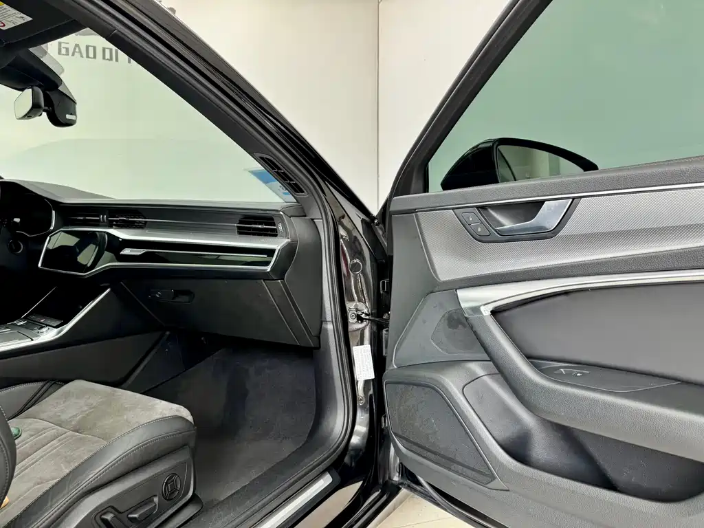 Audi A6L — миниатюра 12