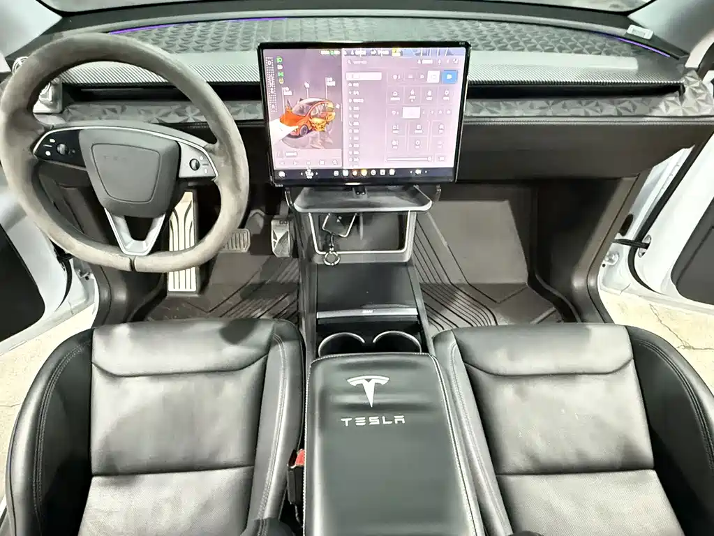 Tesla Model Y — миниатюра 5