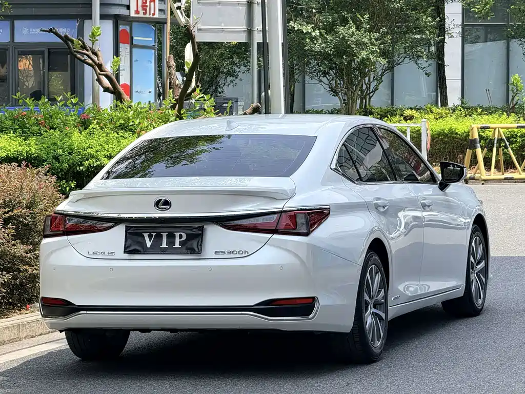Lexus ES 2020 300h V