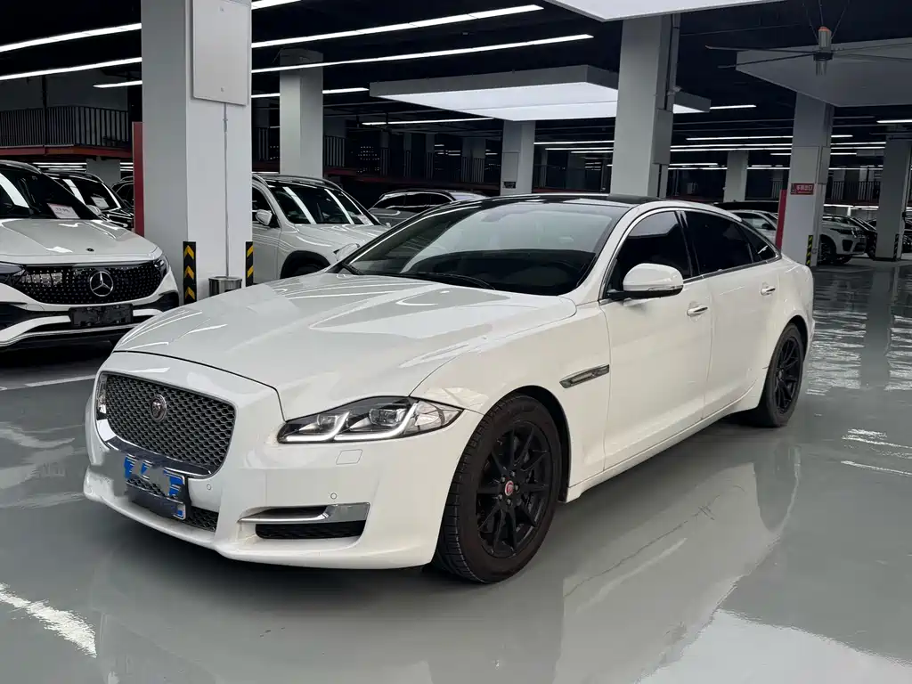 Jaguar XJ
