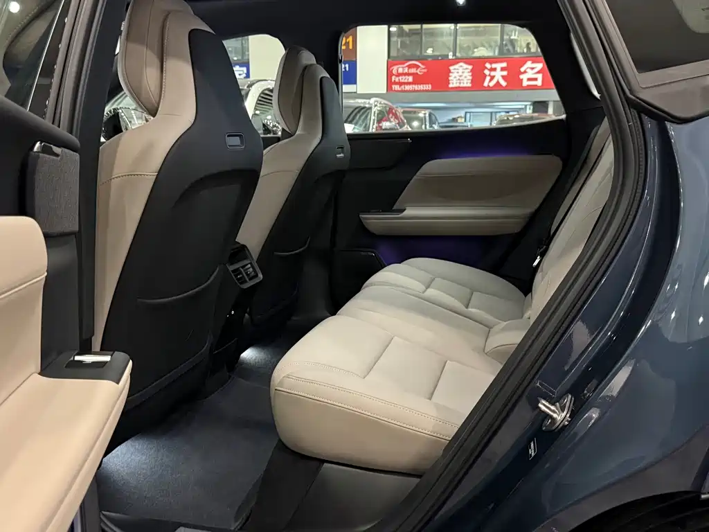 Volvo XC70 PHEV — миниатюра 8