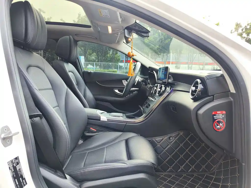 Mercedes-Benz C-Class — миниатюра 13