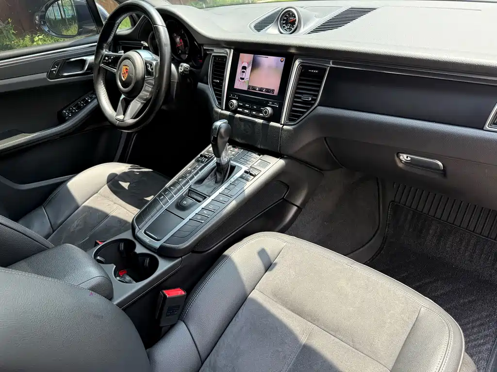 Porsche Macan — миниатюра 11
