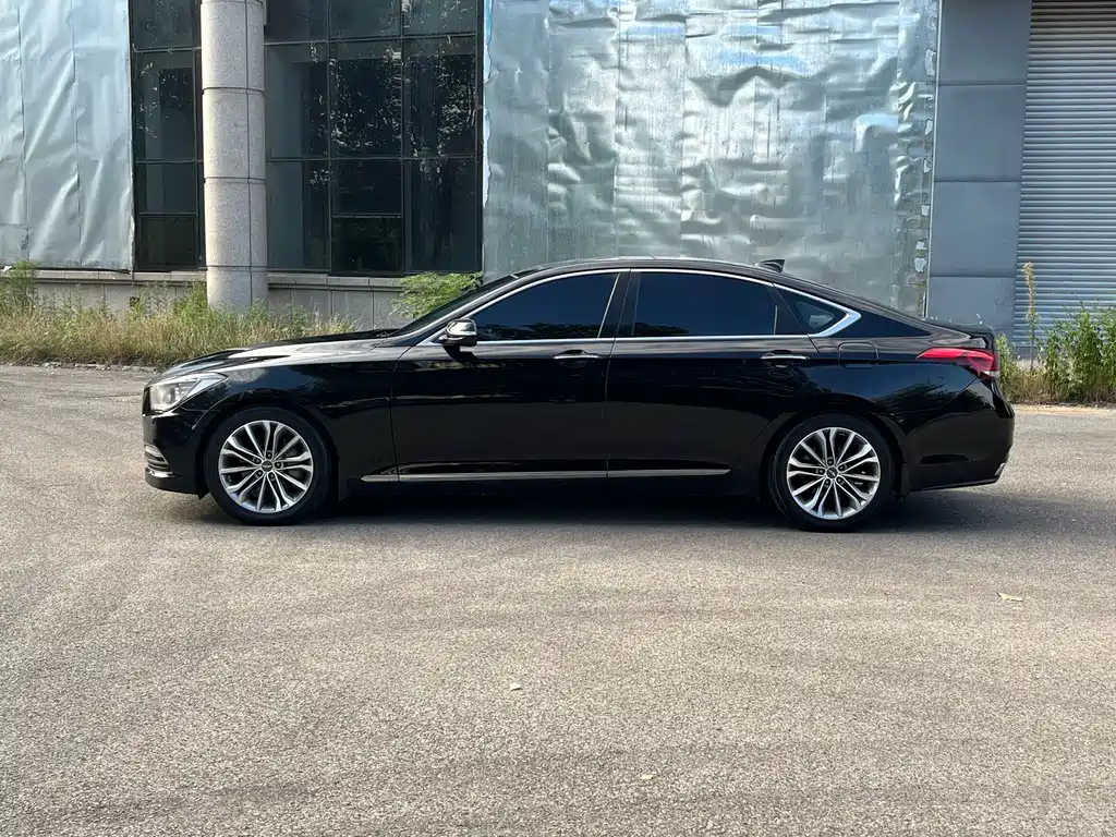Hyundai Genesis — миниатюра 3